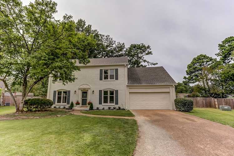 8028 Sparkling Lake Cv Germantown, TN 38138