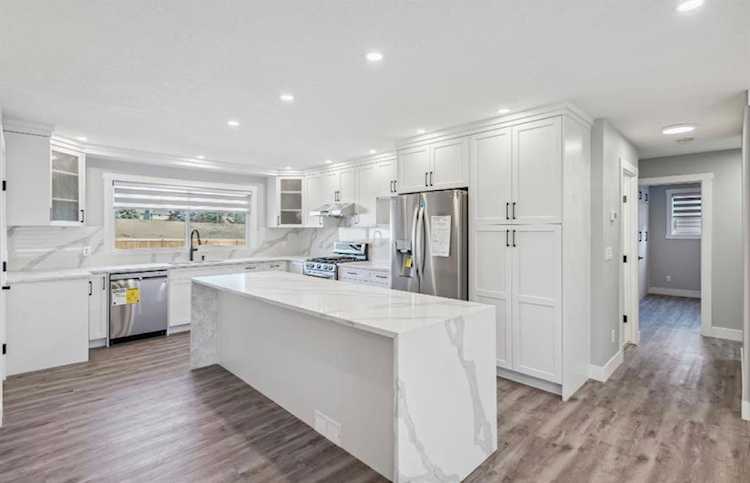 472 Dalmeny Hill NW Calgary, AB T3A 1T6