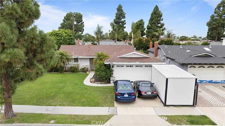 16361 Arlington Ln Huntington Beach, CA 92649
