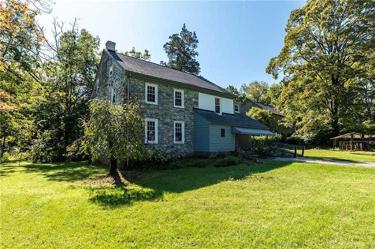 2767 Mill Race Rd home for sale in Emmaus, PA - Homeway Real Estate Photo 1