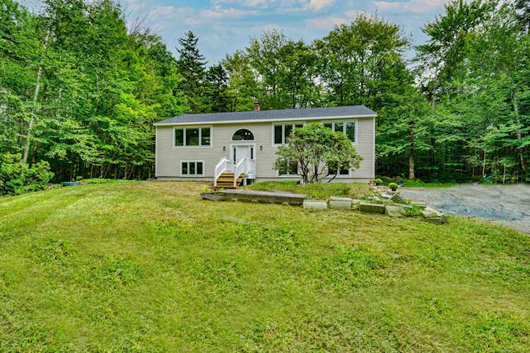 32 Wildwood Dr Grantham, NH 03753