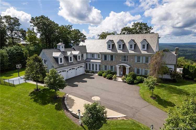 45 Deercliff Rd Avon, CT 06001