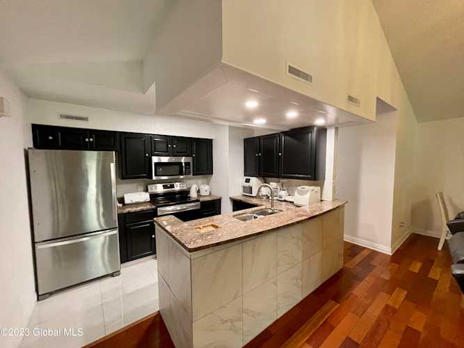 204 Yorktown Dr Halfmoon, NY 12065