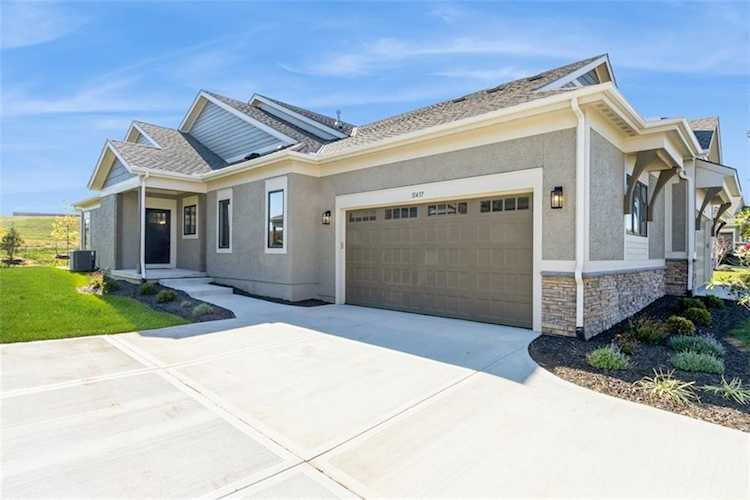 11437 S Waterford Dr Olathe, KS 66061