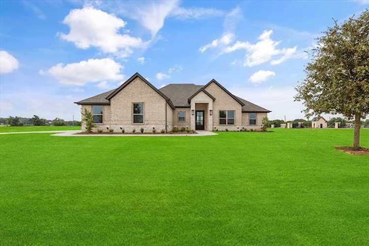 1104 Beginnings Drive Granbury, TX 76049