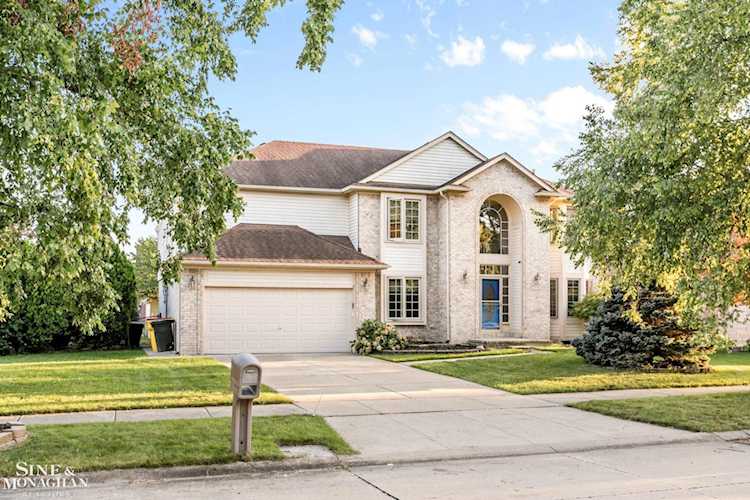 31256 Grayson Dr Chesterfield, MI 48051