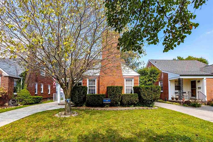 2000 Lennon Grosse Pointe Woods, MI 48236 | MLS 58050122246 Photo 1