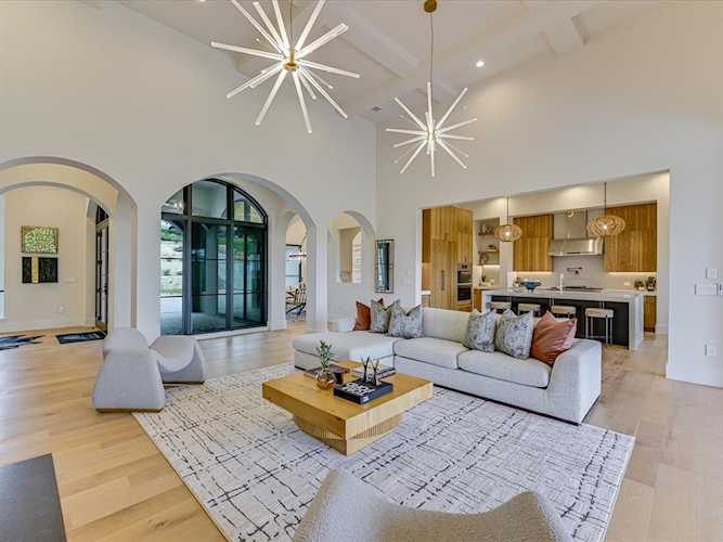 8132 Magnolia Ridge CV Austin, TX 78738