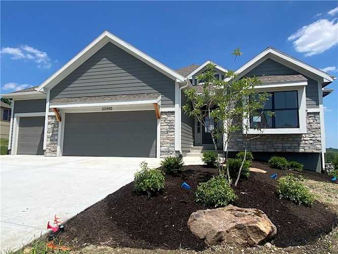 22500 W 87th Terrace Lenexa, KS 66227