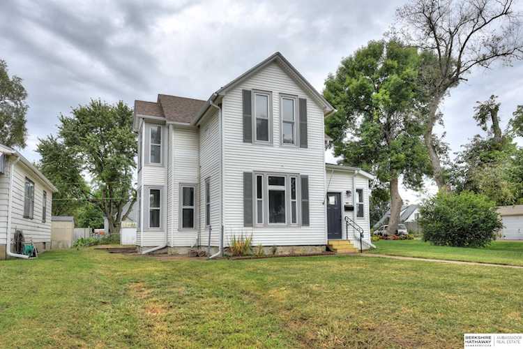 2743 Fort St Omaha, NE 68111