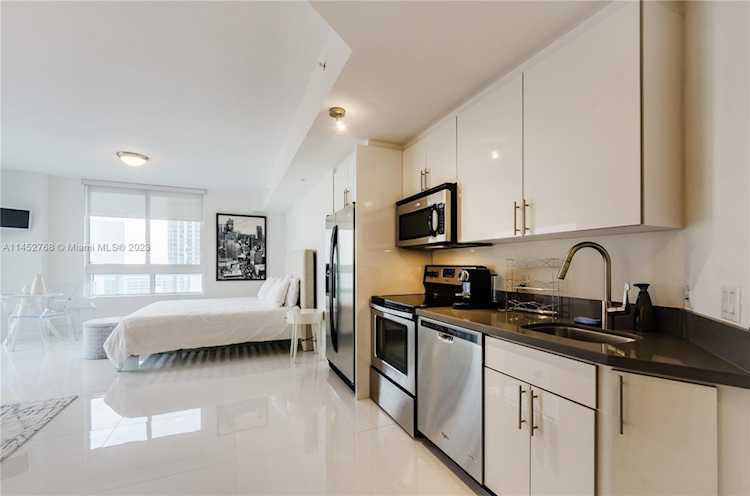 1900 N Bayshore Dr #3905 Miami, FL 33132