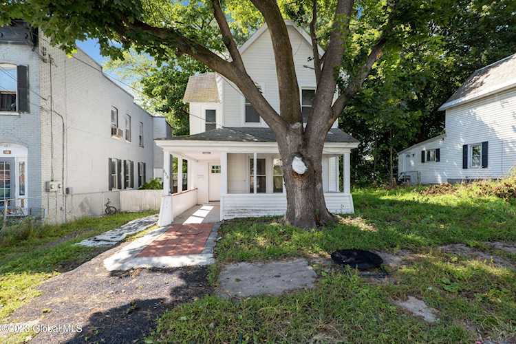 656 Sunset St Schenectady, NY 12303