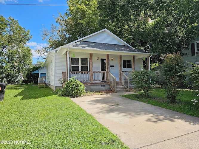 718 Grady St Elizabeth City, NC 27909
