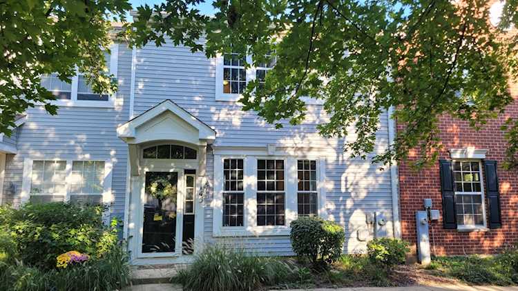 145 Springbrook Trl S Oswego, IL 60543
