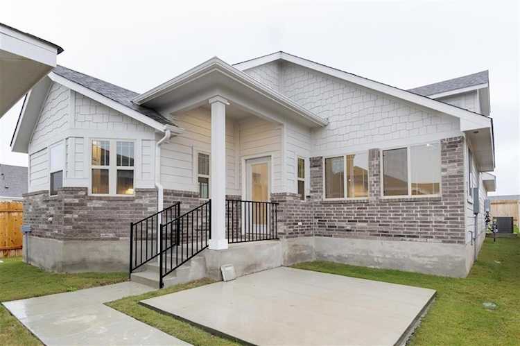 205 James Caird DR Kyle, TX 78640