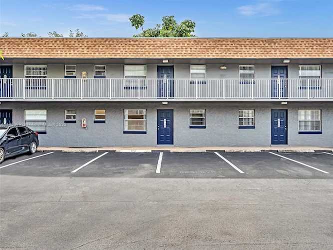 4729 NW 9th Dr #4729 Plantation, FL 33317 | MLS A11453992 Photo 1