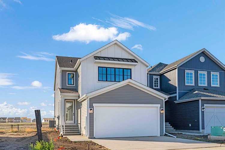 37 Savoy Landing SE Calgary, AB T3M 2B6