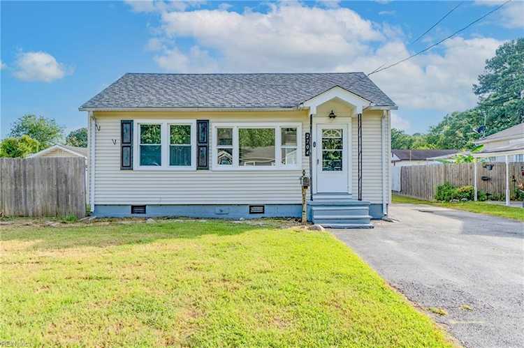 2704 Mark St Chesapeake, VA 23324