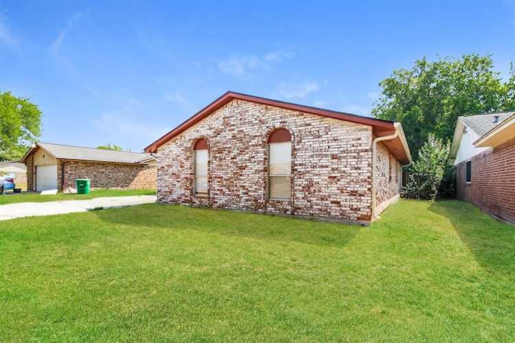 15907 Willbriar Ln Houston, TX 77489