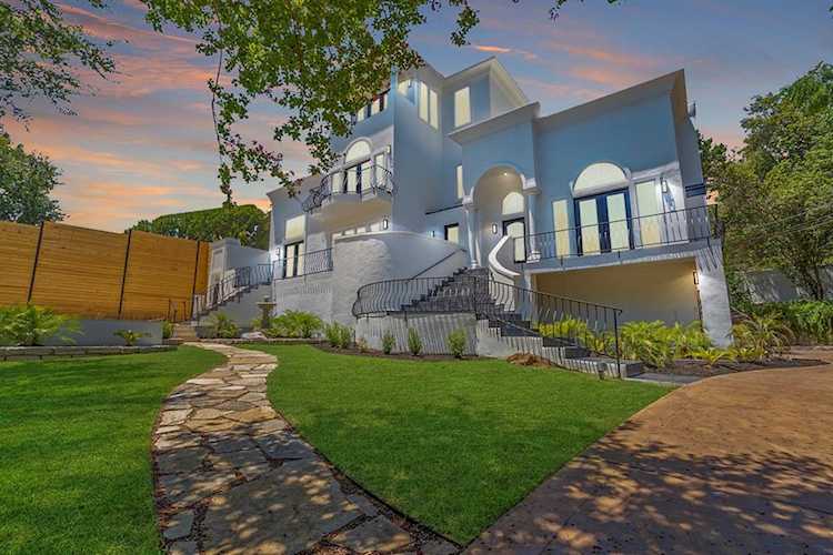 2002 Lake Shore DR Austin, TX 78746