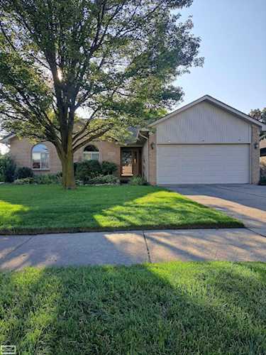 49685 Maurice Dr Chesterfield, MI 48047