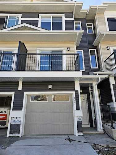 1011 Sage Hill Grove NW Calgary, AB T3R 2A2