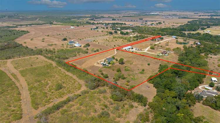 2145 Borchert DR Lockhart, TX 78644