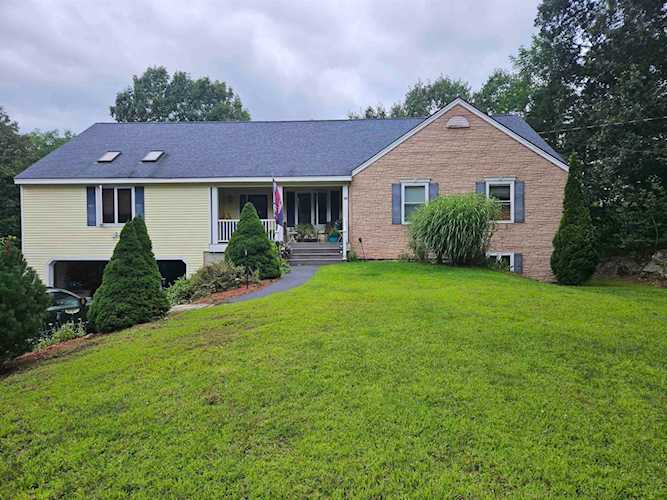 10 1st St Sandown, NH 03873