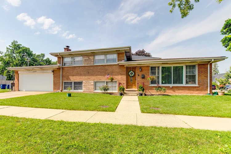 1340 Howard Ave Des Plaines, IL 60018 | MLS 11887208 Photo 1
