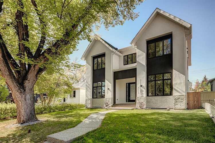 723 35 St NW Calgary, AB T2N 2Z6