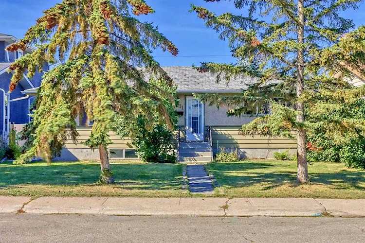 1511 42 St SE Calgary, AB T2A 1L9