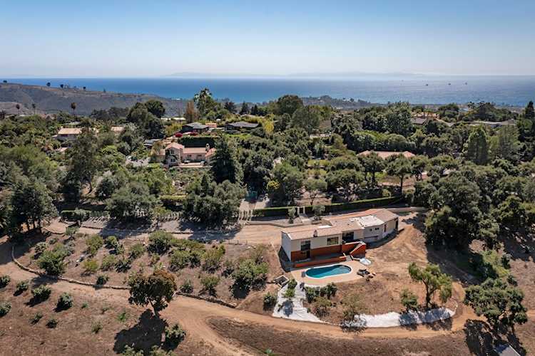 7305 Shepard Mesa Dr Carpinteria, CA 93103