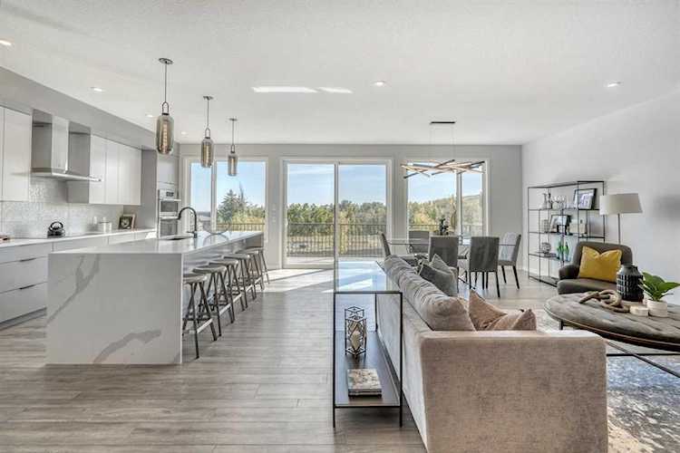 277 Spring Creek Circle SW Calgary, AB T3H 6G4