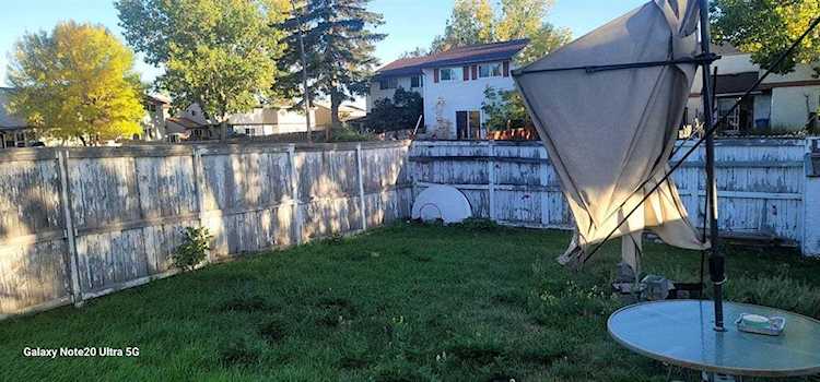 4312 5 Ave SE Calgary, AB t2a3b6