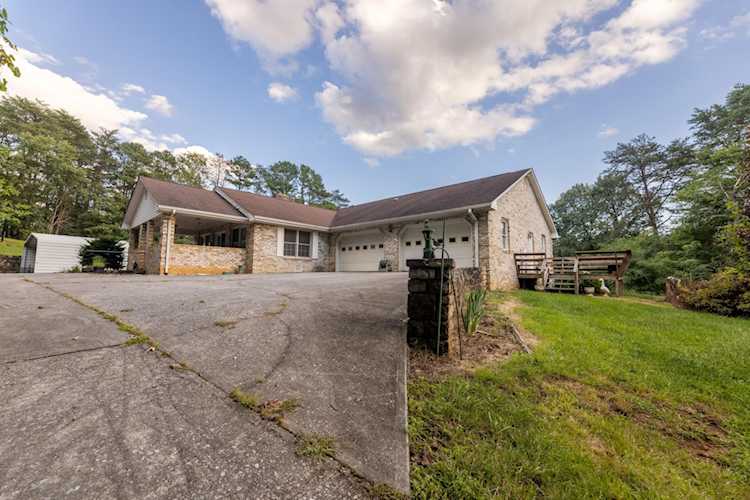 4901 Glenvar Heights Salem, VA 24153