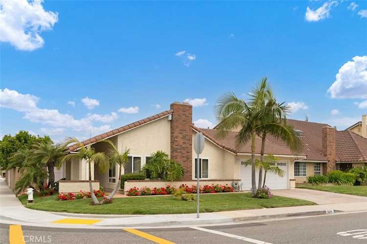 18266 Santa Carlotta St Fountain Valley, CA 92708