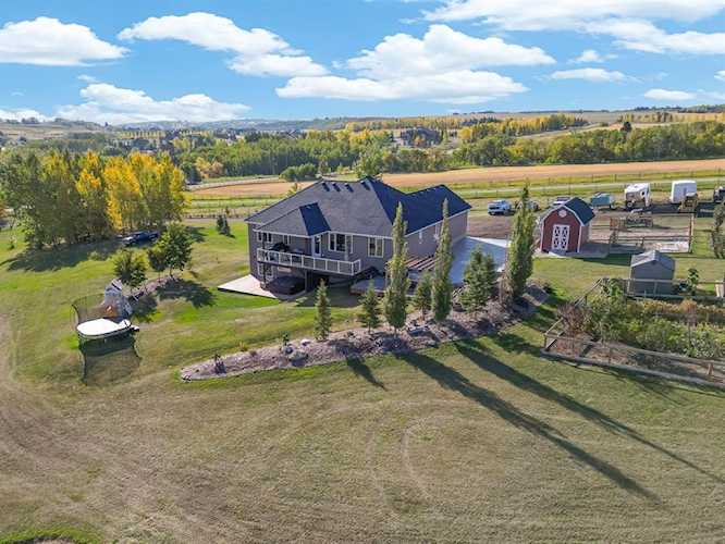 279027 48 St E Rural Foothills County, AB T1S3R8
