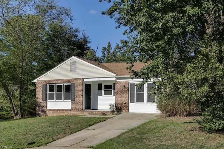 927 Red Oak Circle Newport News, VA 23608