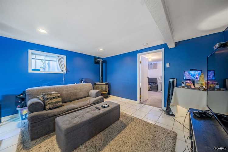 413 Garrett Street New Westminster, BC V3L 3S1 | MLS® R2816177 Photo 1