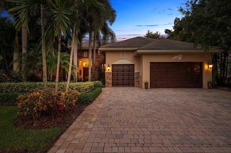 10554 Versailles Boulevard Wellington, FL 33449