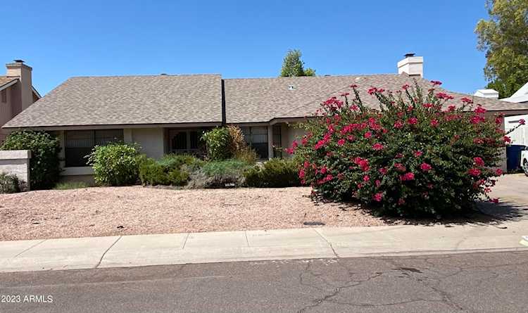 9208 S Kachina Drive Tempe, AZ 85284