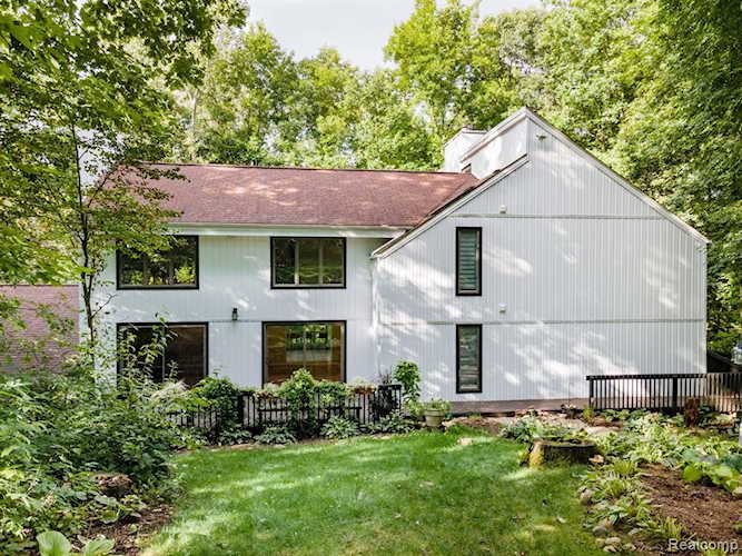 2949 Shannon Dr Oakland, MI 48363