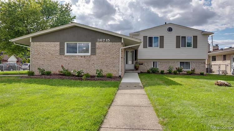 36715 Rowe Dr Sterling Heights, MI 48312