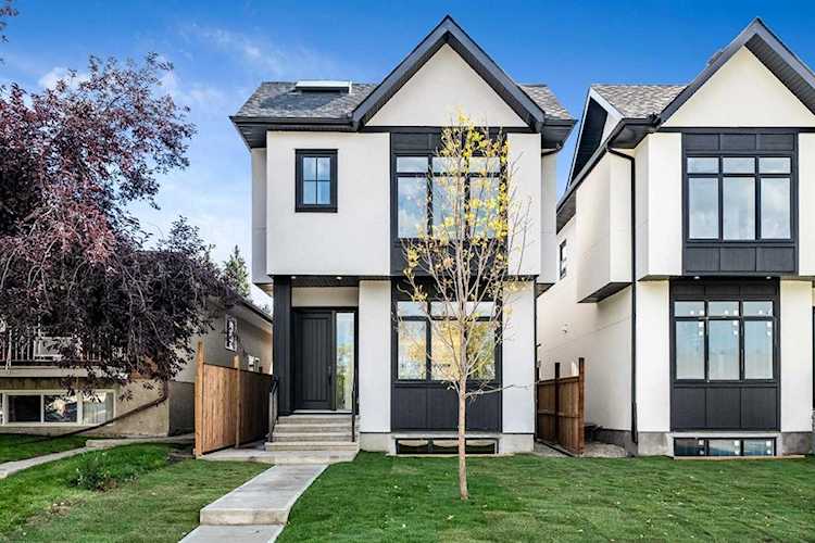 209 29 Ave NE Calgary, AB T2E 2C2
