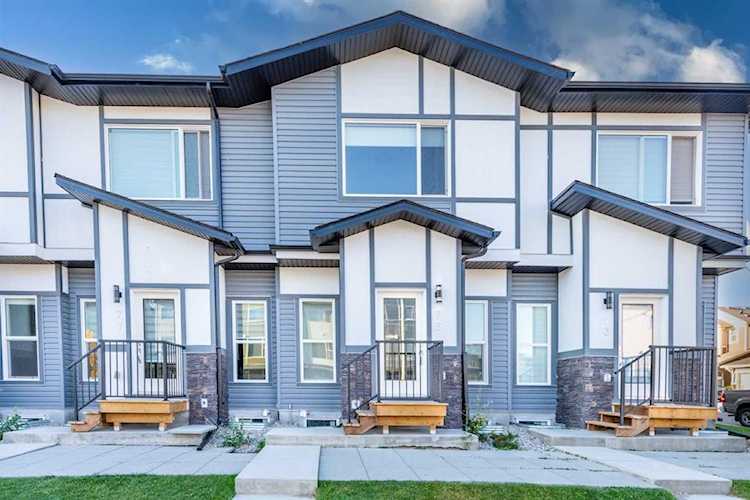 75 Saddlestone Dr NE Calgary, AB T3J 5J7