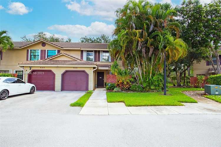 9181 Vineyard Lake Dr Plantation, FL 33324