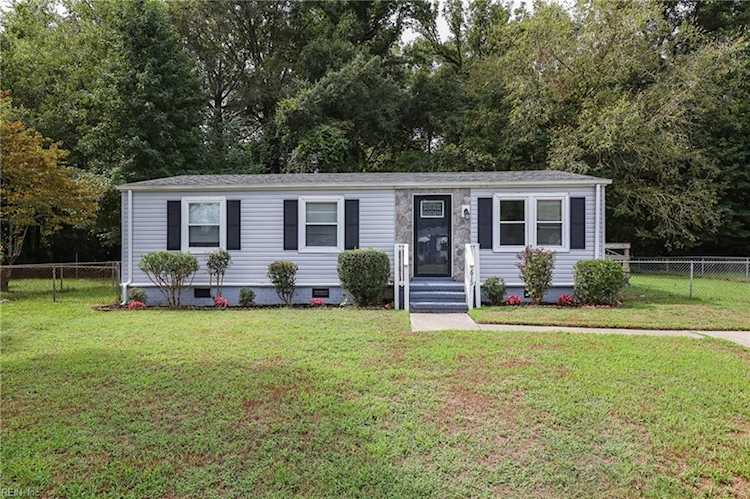 613 Chisholm Ln Suffolk, VA 23434