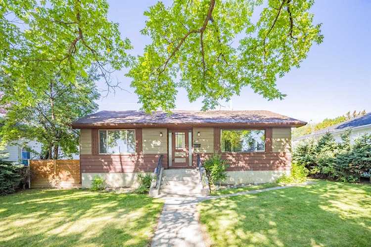 5307 Thornton Rd NW Calgary, AB T2K 3B8