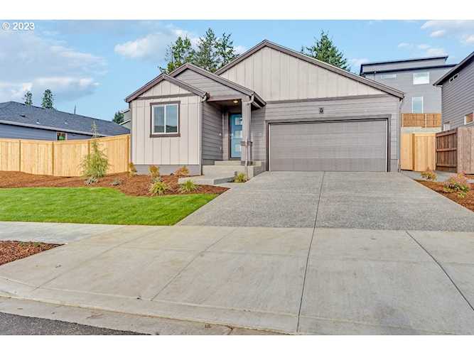 1407 W 16th CIR La Center, WA 98629