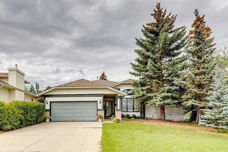 19 Sunlake Way SE Calgary, AB T2X 3E3